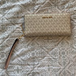 Michael Kors Jet Set Travel Zip Around Wallet Wristlet